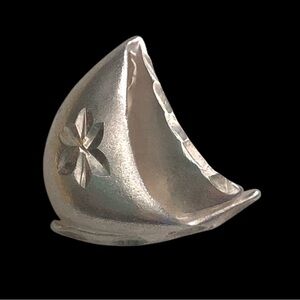 Vintage sterling silver diamond cut Sailboat pendant/brooch